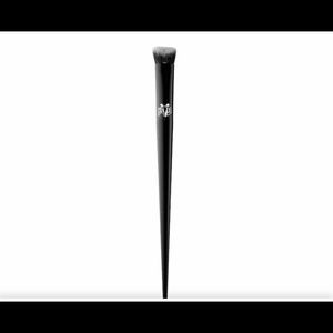 Kat Von D concealer brush